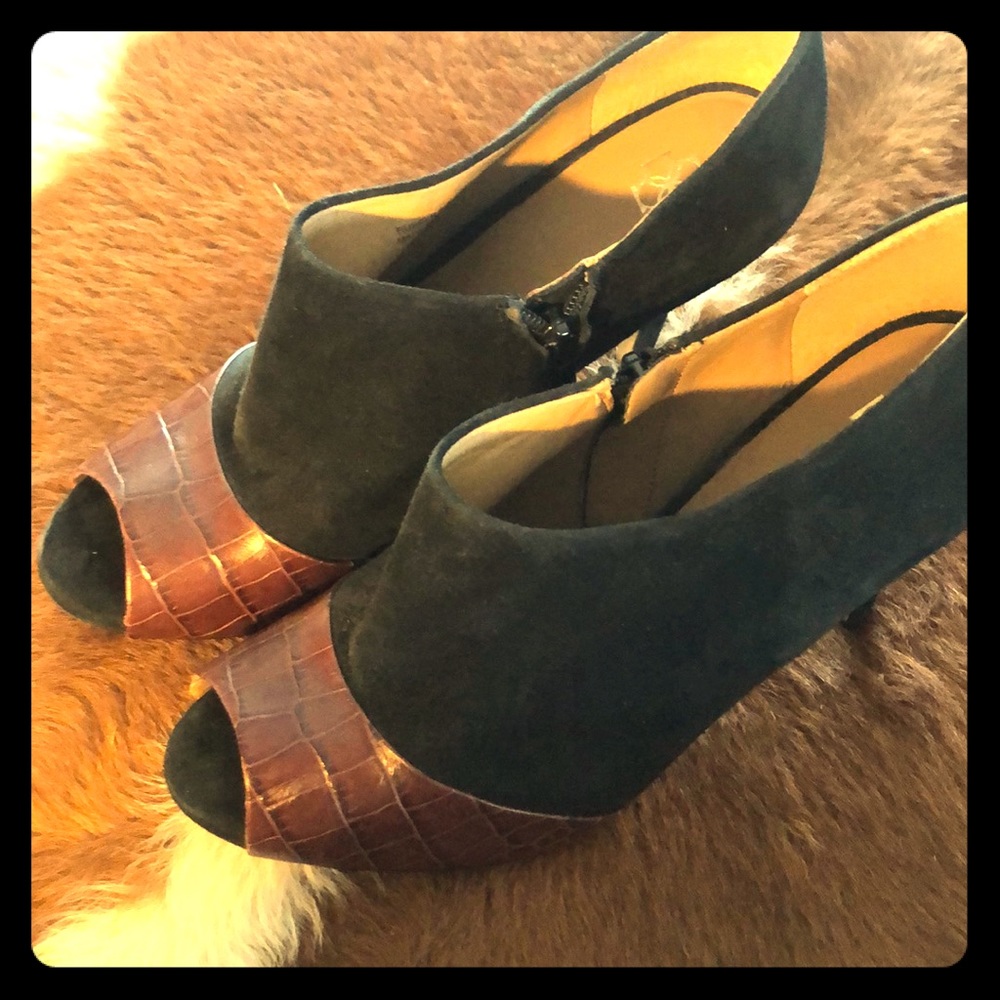 ANN TAYLOR PEEP TOE Heeled booties
